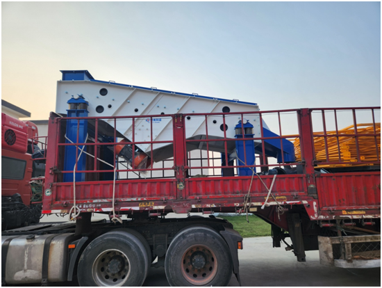 直線(xiàn)篩、方形搖擺篩發(fā)貨